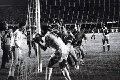 Pelé marcó su "gol 1000" frente a Vasco con la camiseta de Santos