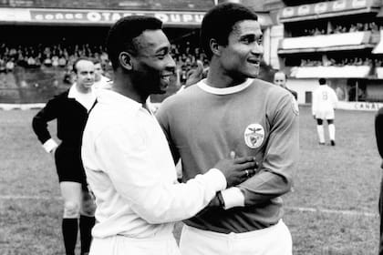Eusébio y Pelé se enfrentaron en la Bombonera en 1968, por la Copa Ciudad de Buenos Aires.
