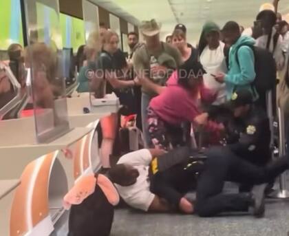 Una mujer testigo formó parte de la pelea desatada frente al mostrador de la aerolínea
