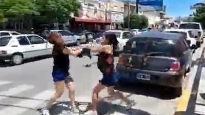 Pelea entre dos mujeres en Neuquén