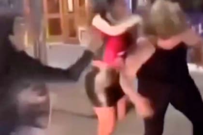Pelea entre mujeres luego del recital de Karina “La Princesita”