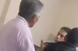 Violenta pelea entre pastores evangélicos delante de los fieles en un templo