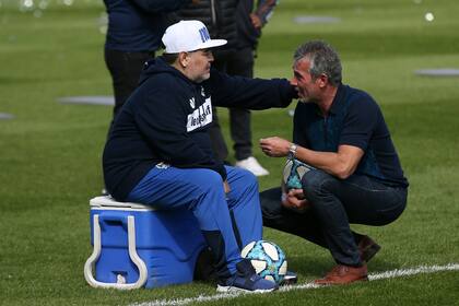 Pelegrino: "Maradona sabe muchísimo de fútbol y ésta no será su primera experiencia como entrenador; de hecho, en la última le fue muy bien"