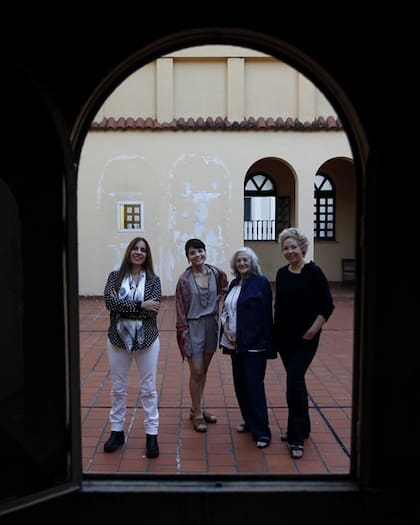 Ingrid Pelicori, Belén Brito, Pochi Ducasse y Silvina Bosco protagonizaron en 2015 "La sombra de un perfume", en el Cervantes
