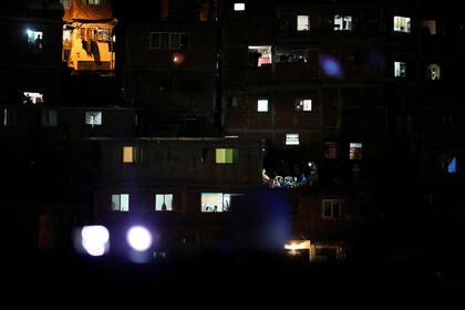 La proyección de una película los lunes por la noche es parte de una iniciativa de Zona de Descarga, una organización local sin fines de lucro que trabaja en la zona de Petare