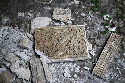 Partes de la estructura y la decoración se están cayendo a pedazos