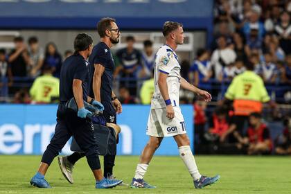Pellegrini dejó la cancha por una molestia