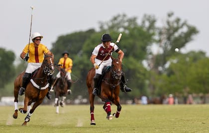 Pelón rumbo al gol en el decisivo partido con La Aguada: La Zeta Kazak lo dio vuelta con tres goles del uruguayo en los últimos minutos