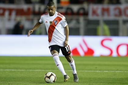 Pelota al piso y salida elegante: De la Cruz se afirmó entre los titulares de River