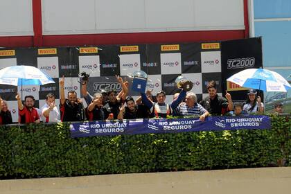 Peluche Cáceres festeja su título en Concepción