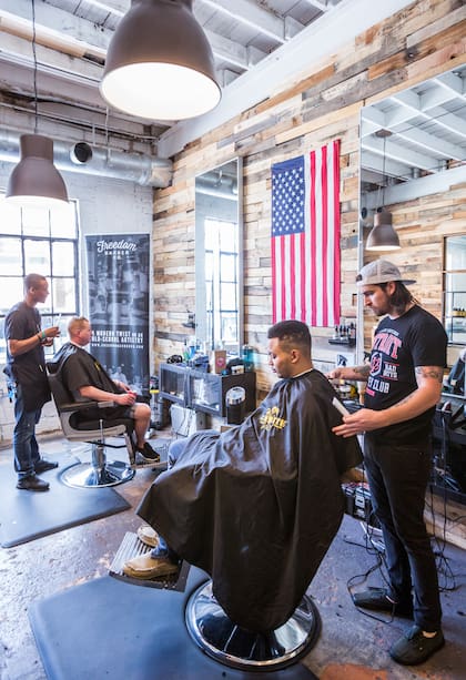 Peluquería exclusiva para hombres en el galpón Paris On Ponce.