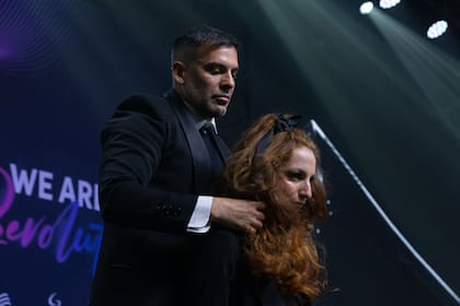 Cristian Rey, uno de los referentes locales del estilismo, estuvo presente en la Revolution Night para mostrar algo de su trabajo.