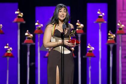 Peluso agradece su premio en los Latin Grammy