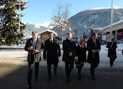 Peña, Massa, Macri, Malcorra y Pompeo, ayer, en Davos