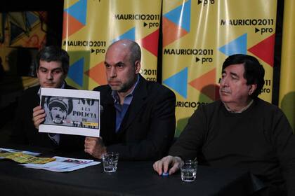 Peña, Rodríguez Larreta y Durán Barba respondieron a las acusaciones en un local partidario de San Telmo