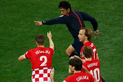 Penal y dudas en el partido inaugural