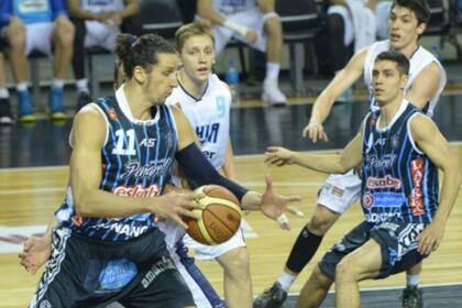 Peñarol tuvo que sufrir para superar la serie ante Bahía Basket
