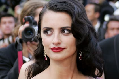 Penélope Cruz impacta con su belleza a los 48 años