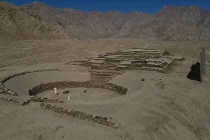 Una de las características más fascinantes de Caral y Peñico son sus plazas centrales redondas.