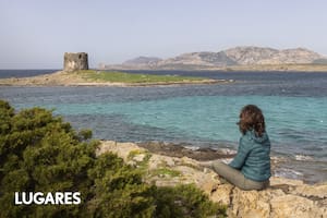 Reúne calas preciosas, buena mesa y una historia misteriosa por descubrir