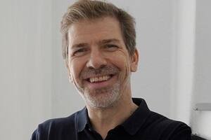 Pepe Cerezo, analista de medios: "La diversificación de ingresos es una prioridad, con estrategias que incluyen suscripciones, membresías, eventos y alianzas estratégicas con empresas tecnológicas"