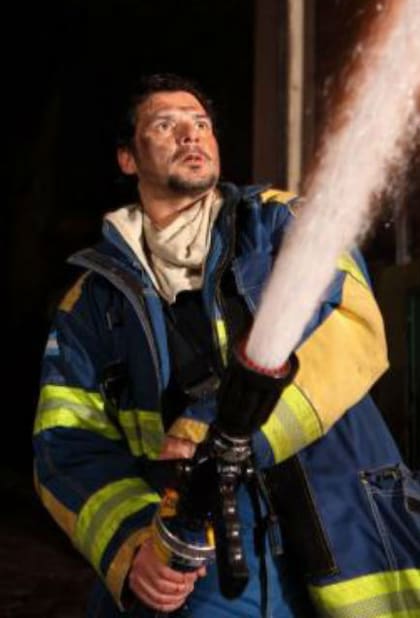 Pepe Monje en el piloto de la tira Fuego en tu boca que no llegó a tener pantalla, pero generó polémica cuando se denunció que Sos mi hombre se parecía mucho a esa historia