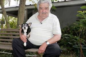"Pepe" Mujica y su perra Manuela