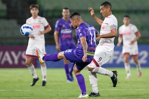 Pepe Sand tuvo pocas oportunidades en el ataque; Lanús es mejor que Metropolitanos, pero no lo pasó al tanteador en su debut por la Copa Sudamericana, en Venezuela.