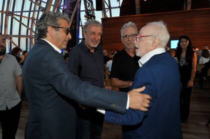 Pepe Soriano en el homenaje al actor Héctor Alterio en el CCK, hablando con Ricardo Darín, Eduardo Blanco y Gerardo Romano