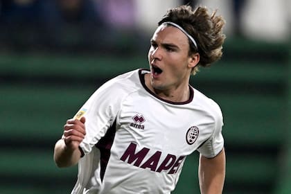 Pepo de la Vega festeja el 1-0 de Lanús ante Defensa y Justicia en Florencio Varela, por la Liga Profesional 2023