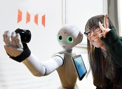 PEPPER. De este humanoide, de la compañía Softbank, se han vendido 10.000 robots; se utilizan como acompañantes terapéuticos para personas mayores