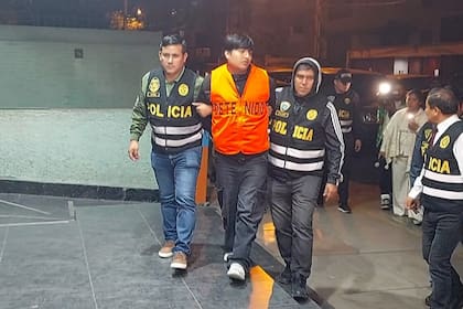 Pequeño J fue detenido en Perú