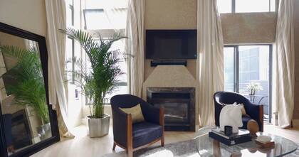 Pequeño pero acogedor, el departamento que pertenecía a la vicepresidenta de Estados Unidos tiene chimenea