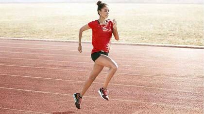Peralta se entrenó para la maratón de Berlín en Mar del Plata, la atleta no pudo viajar a la altura de Cachi, en Salta