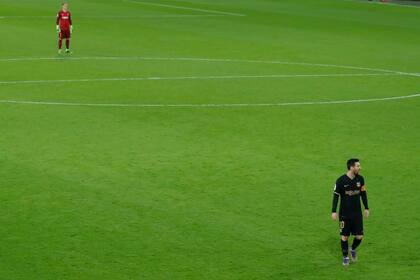 Perdido en la inmensidad de Barcelona, Lionel Messi no encuentra respuestas para un equipo desorientado