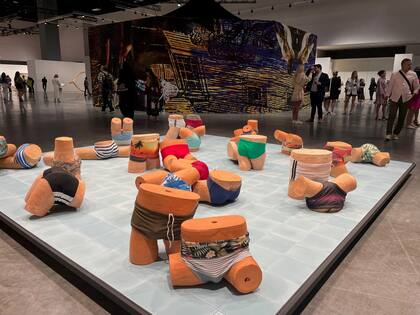 Perdidos y encontrados (2020-2022), instalación de Jonathas de Andrade presentada por Nara Roesler en Meridians