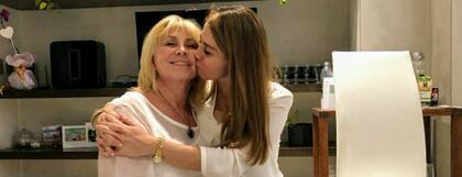 Junto a su hija, Virginia.