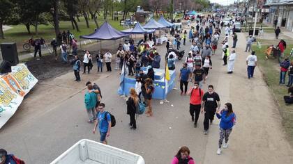 Peregrinación a pie a Luján , plaza Bujan , Moreno.