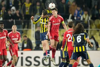 Pereira impulsa goleada del Nottingham ante el Fenerbahçe en el playoff de la Liga Europa