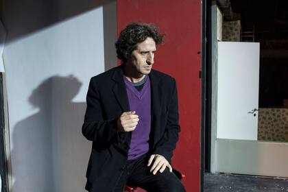 Peretti interpreta a un ser apocado y gris que, de repente, da un vuelco a su vida