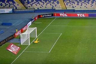 La bomba de Matías Rojas desde atrás de la mitad de la cancha para el festejo de Racing en Chile