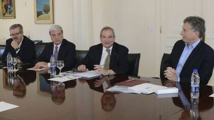Pérez Baliño (el primero desde la izquierda), durante una reunión con Macri y Lemus
