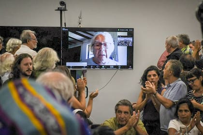 Pérez Esquivel convocó a la protesta, con una participación a distancia