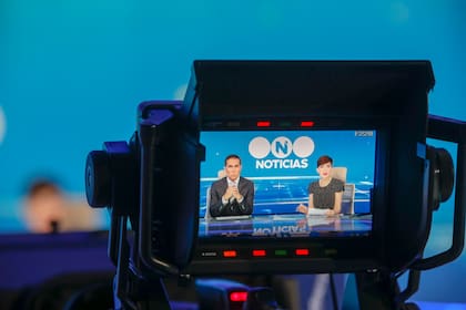 Cristina Pérez y Rodolfo Barili conducen Telefe Noticias, el espacio informativo más visto del día