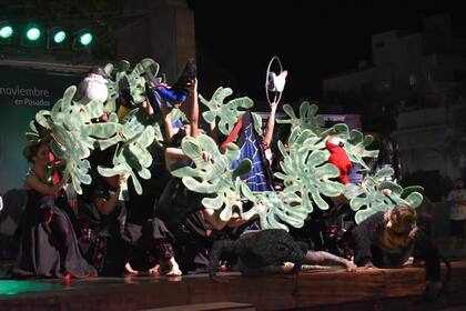 Performance de apertura de la Fiesta Nacional del Teatro