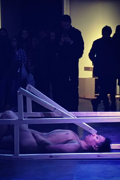 Performance en el Barrio Joven