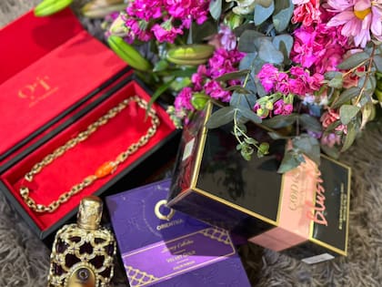 Perfumes, joyas y flores: Joaquinha publicó, agradecida, imágenes de los regalos que recibió