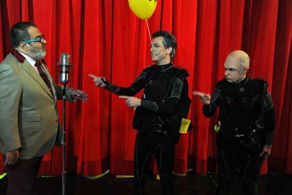 Lanata junto a los dobles de Macri y Larreta.