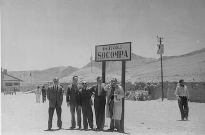 Periodistas metropolitanos en el viaje inaugural a Socompa, Salta (1948).