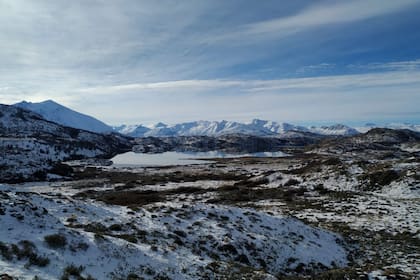 El Parque Nacional Perito Moreno está a 200 kilómetros de la localidad de Gobernador Gregores y a 600 kilómetros de El Calafate, en Santa Cruz.